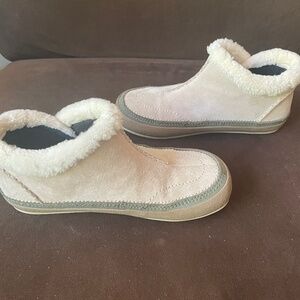 Merrell slip on winter booties- sizE 9